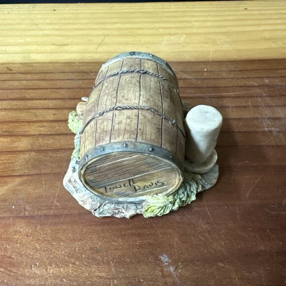 Lowell Davis "Women's Work" Figurine Chicken Hen Nesting in a Barrel - Picture 3 of 7